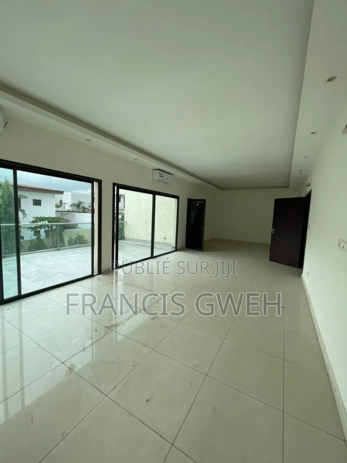 4chbre Duplex dans Francis Gweh, Cocody à Louer