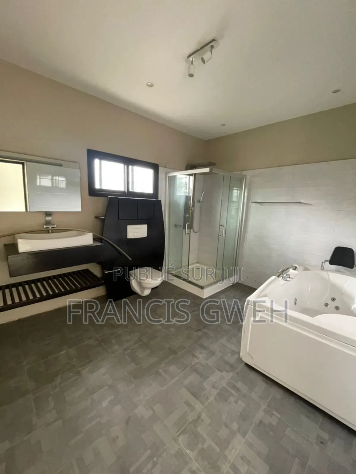 4chbre Duplex dans Francis Gweh, Cocody à Louer