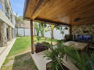 8chbre Duplex dans Francis Gweh, Cocody à Louer