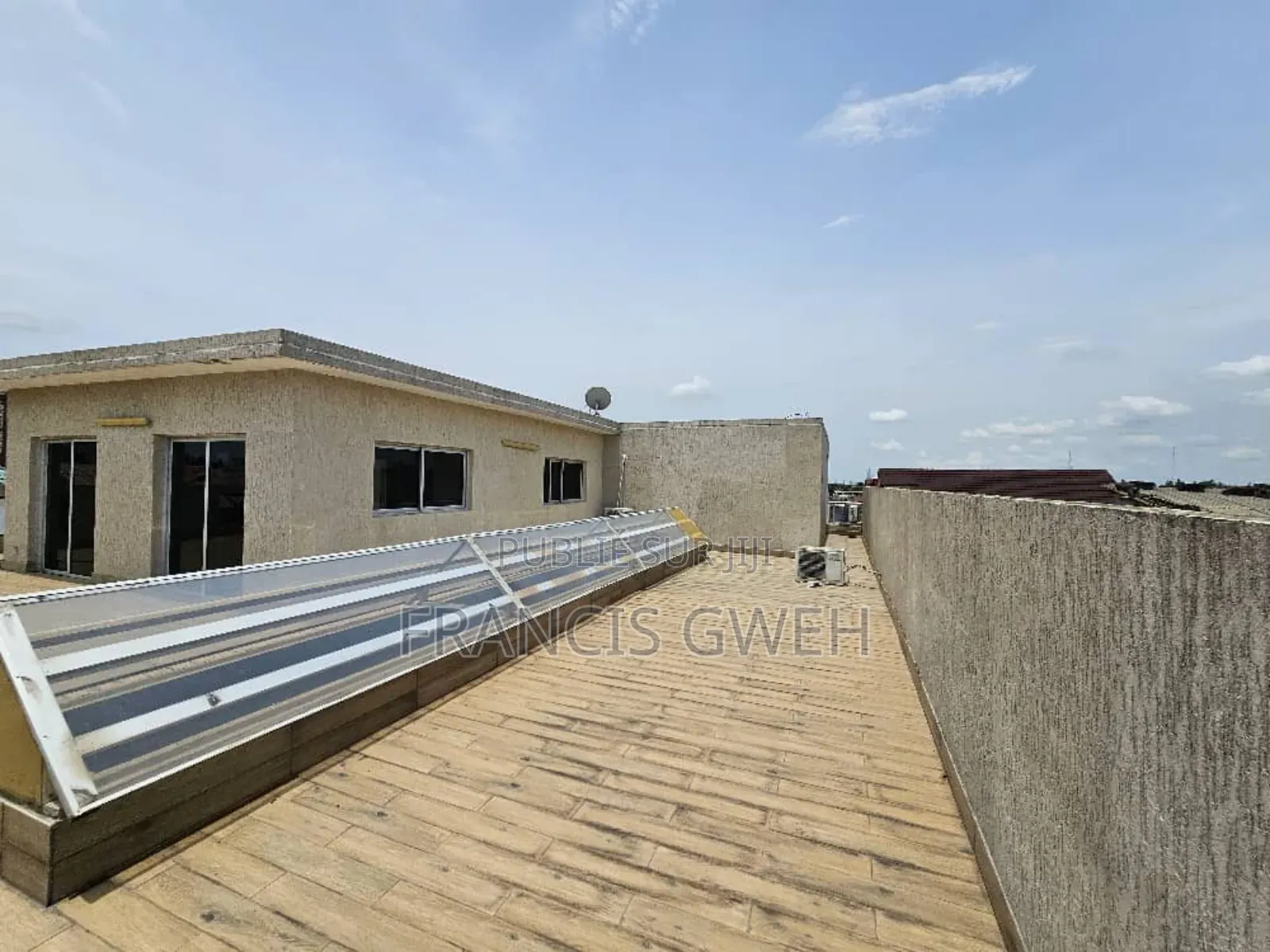 8chbre Duplex dans Francis Gweh, Cocody à Louer