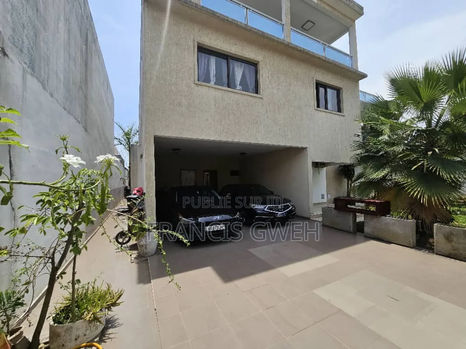 8chbre Duplex dans Francis Gweh, Cocody à Louer