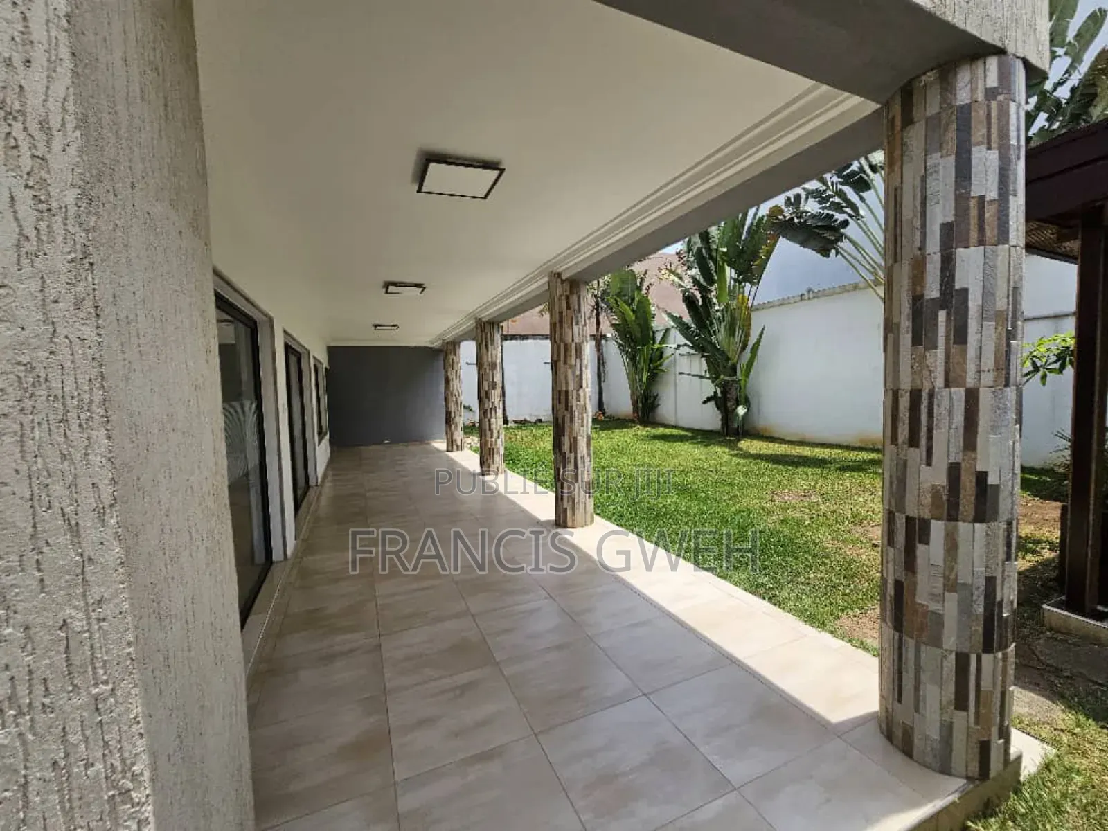 8chbre Duplex dans Francis Gweh, Cocody à Louer