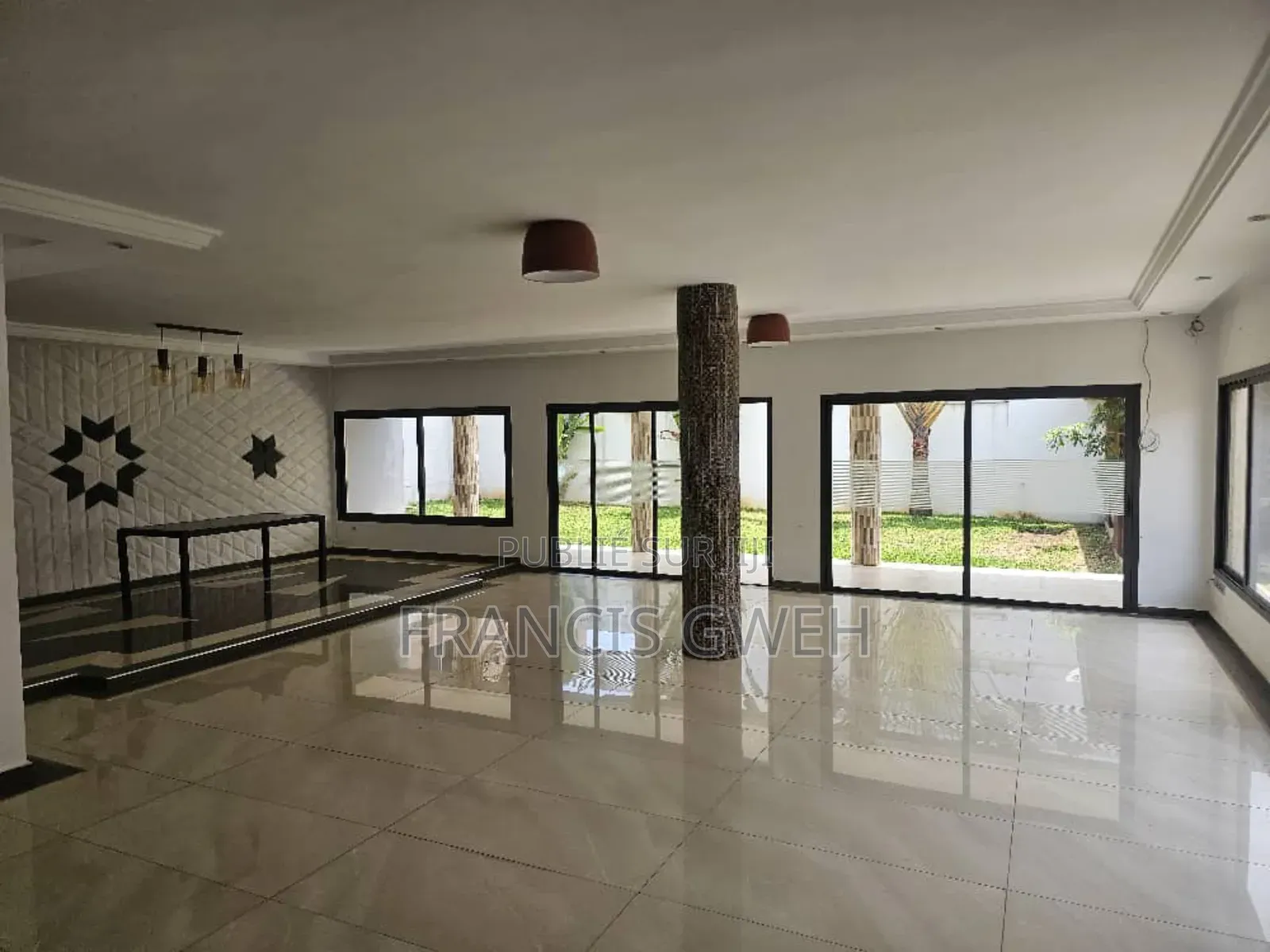 8chbre Duplex dans Francis Gweh, Cocody à Louer