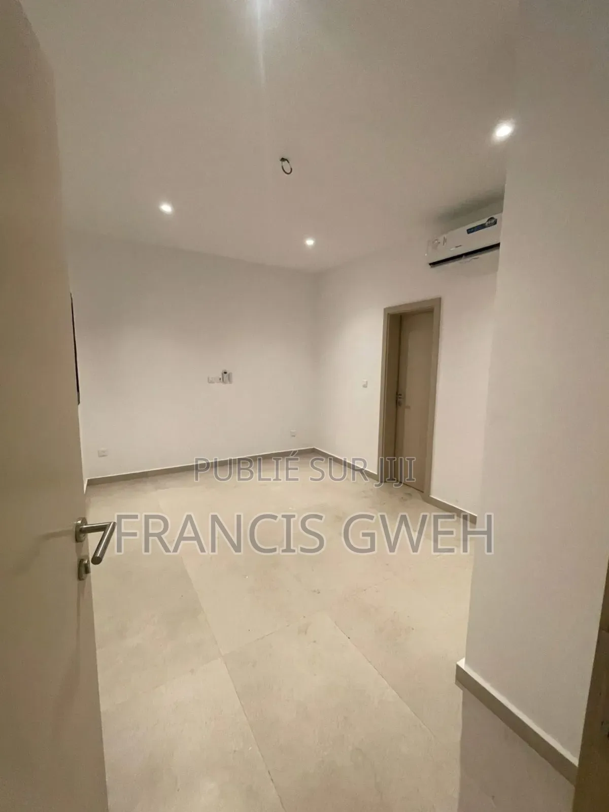 4chbre Duplex dans Francis Gweh, Cocody à Louer