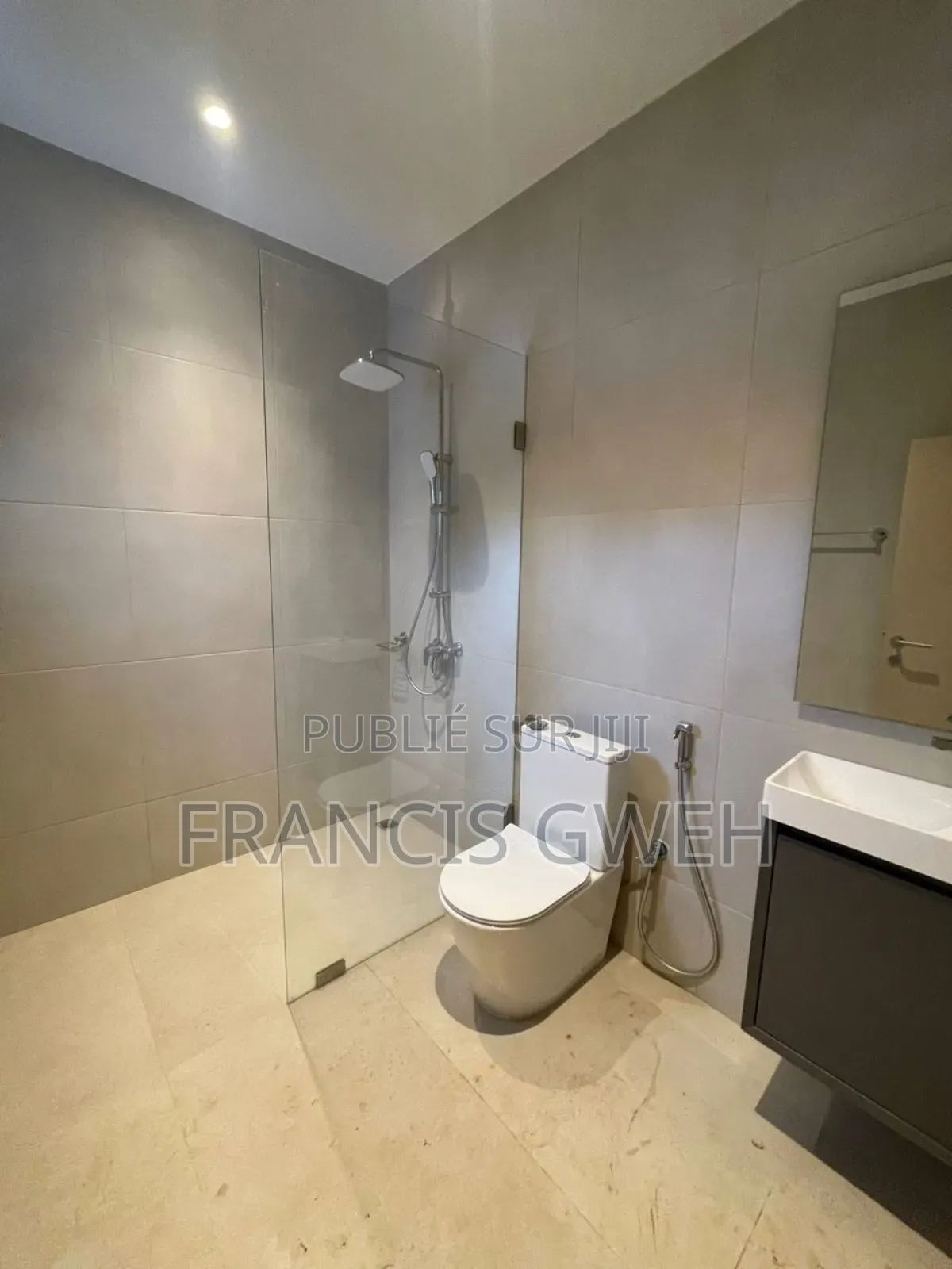 4chbre Duplex dans Francis Gweh, Cocody à Louer