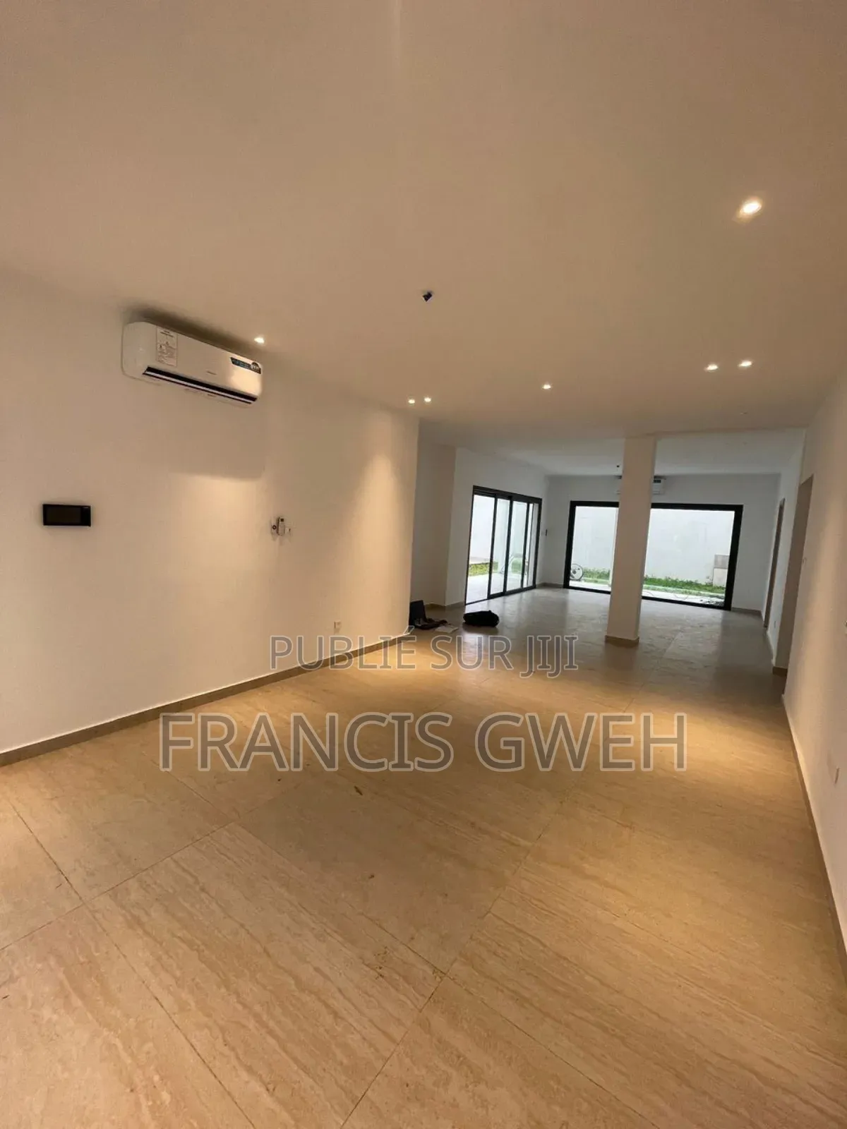 4chbre Duplex dans Francis Gweh, Cocody à Louer