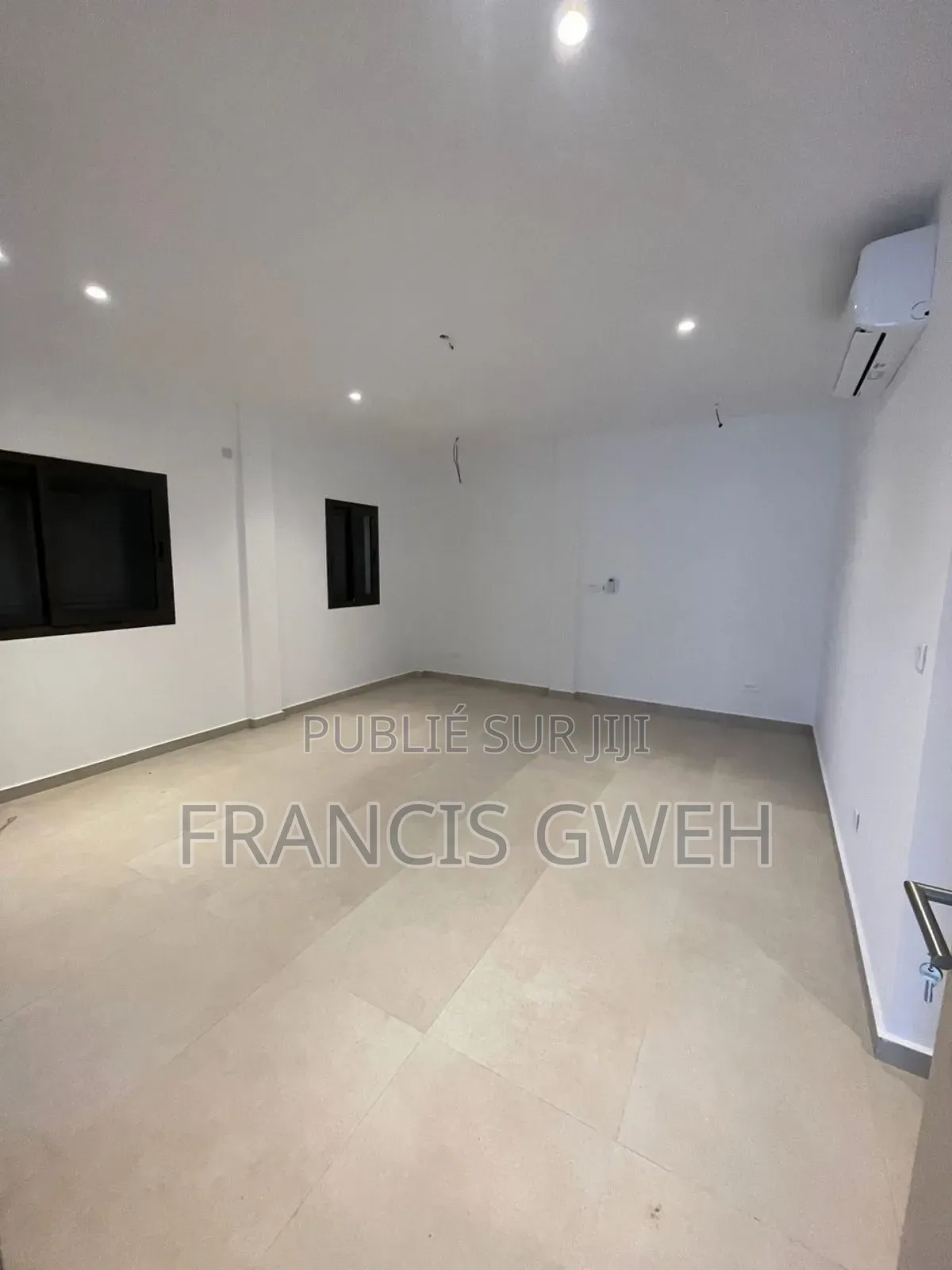 4chbre Duplex dans Francis Gweh, Cocody à Louer