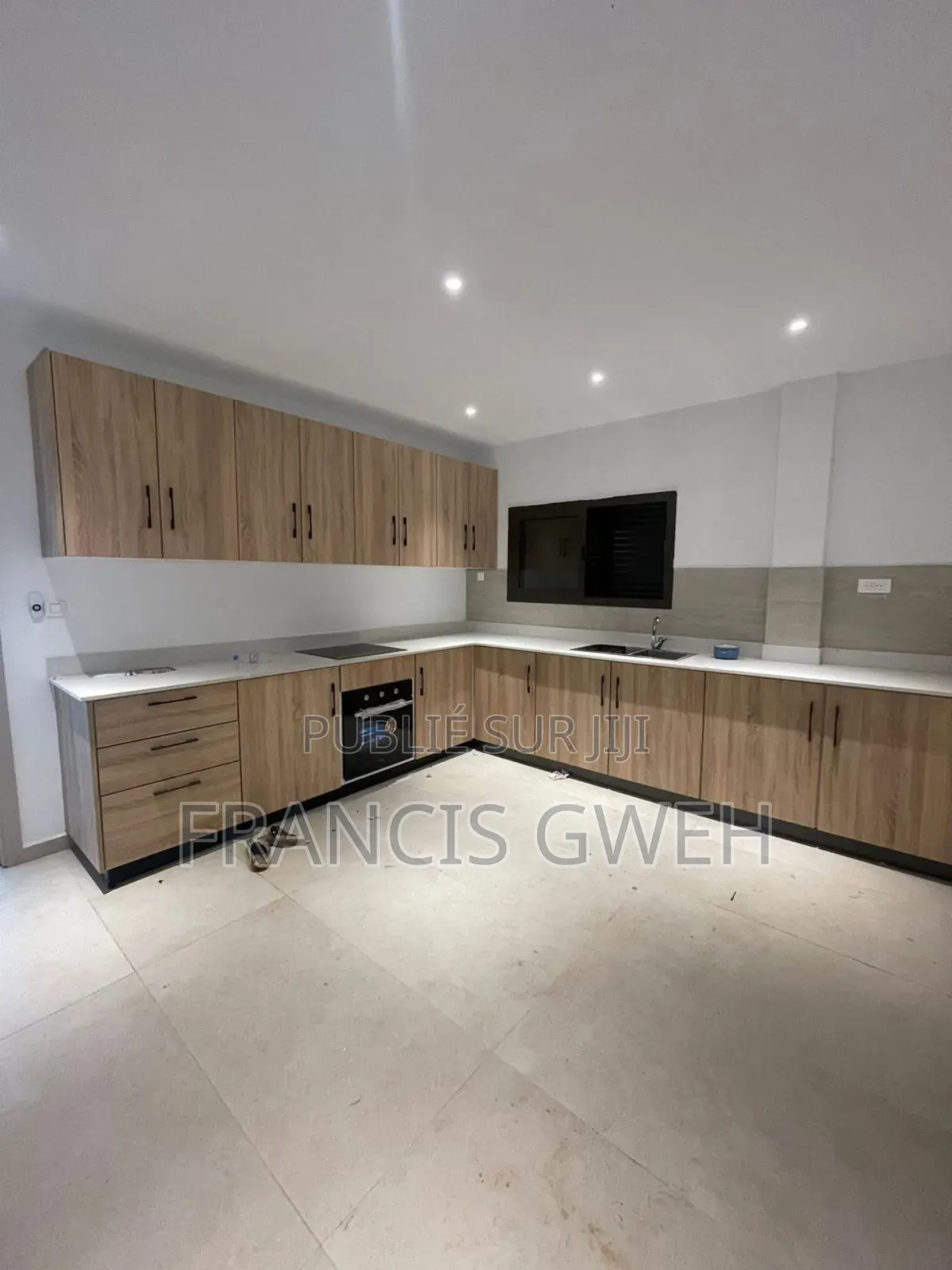 4chbre Duplex dans Francis Gweh, Cocody à Louer