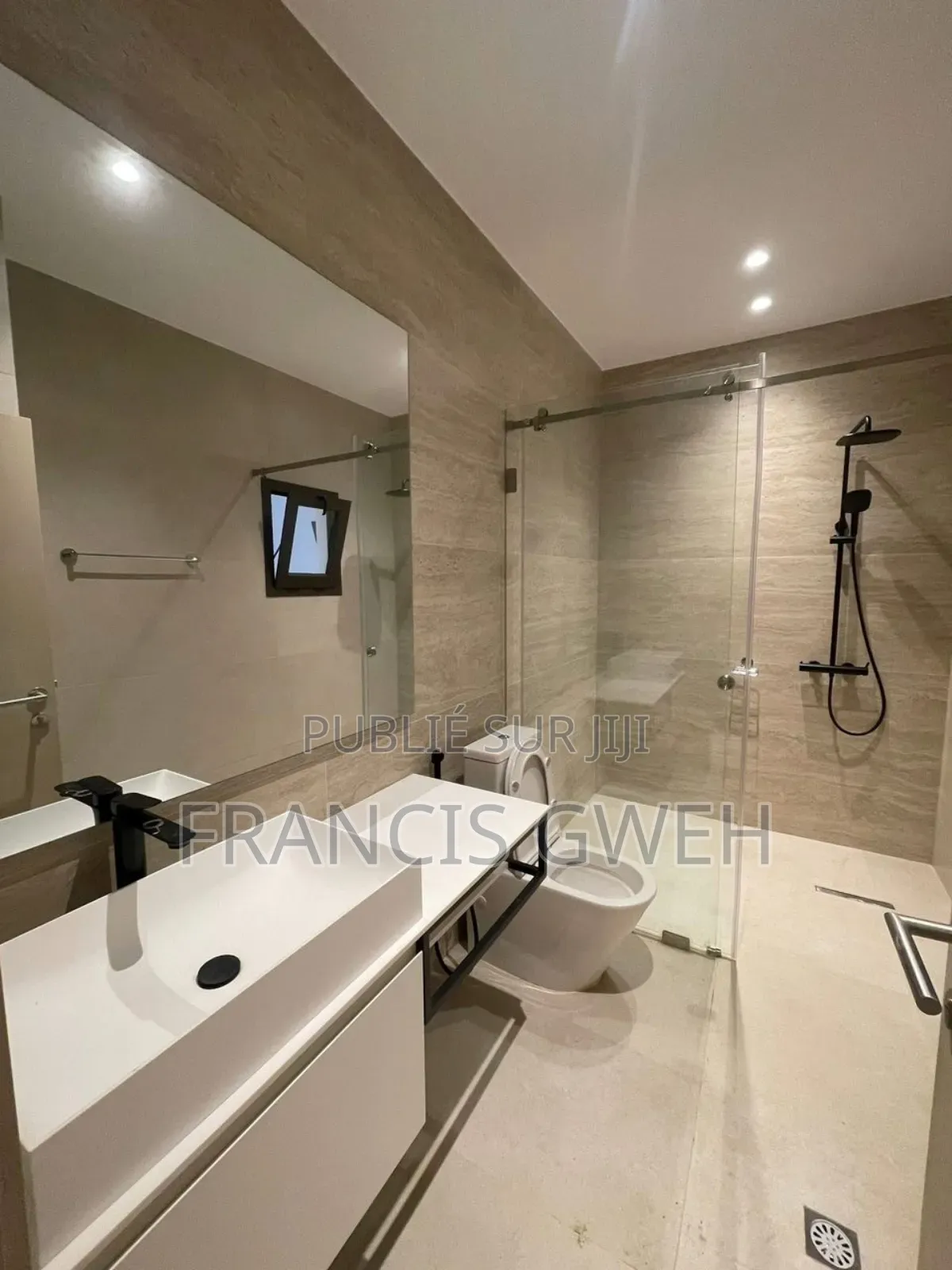 4chbre Duplex dans Francis Gweh, Cocody à Louer