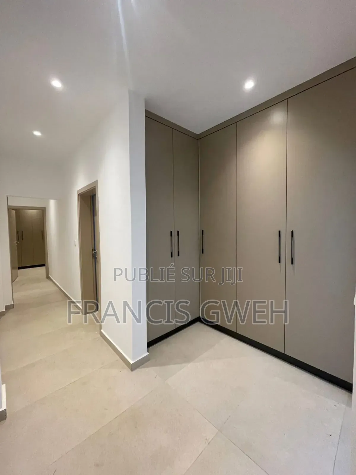 4chbre Duplex dans Francis Gweh, Cocody à Louer