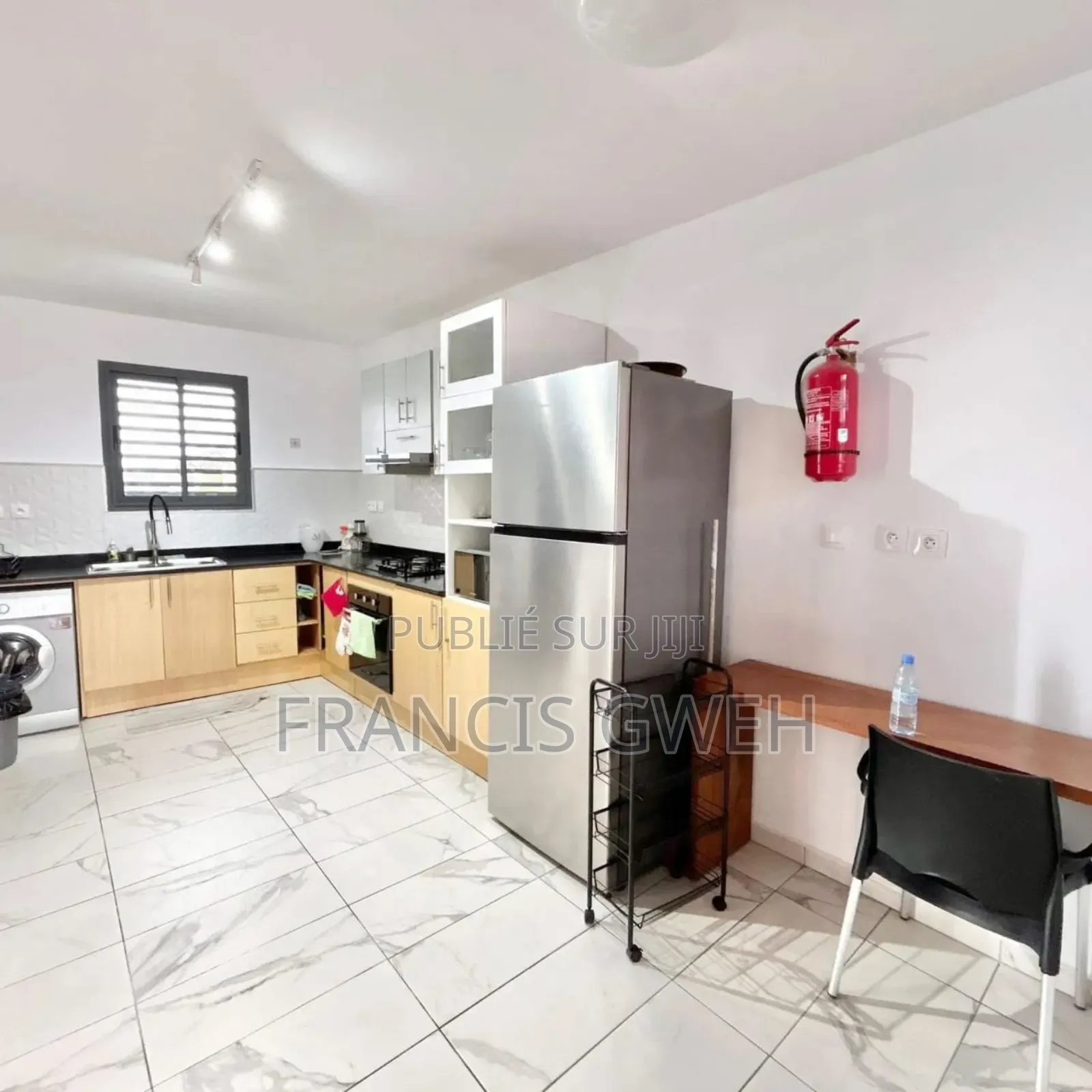 Furnished 3chbre Villa dans Francis Gweh, Cocody à Louer