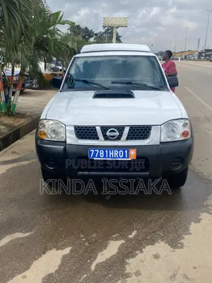 Photo - Nissan Hardbody 2017 Blanc cassé