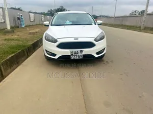 Photo - Ford Focus 2015 Blanc