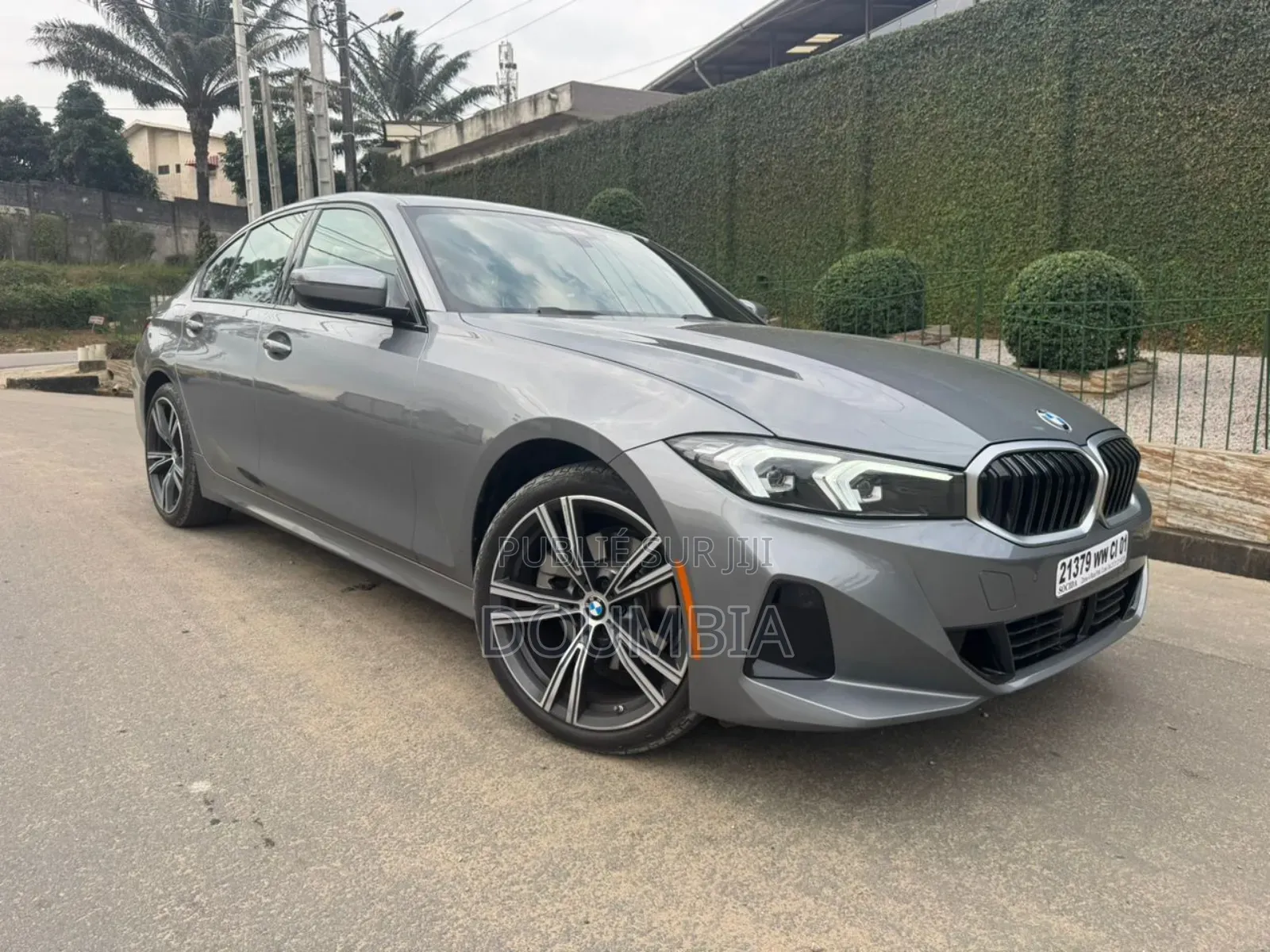 New BMW 330i 2025 Gris