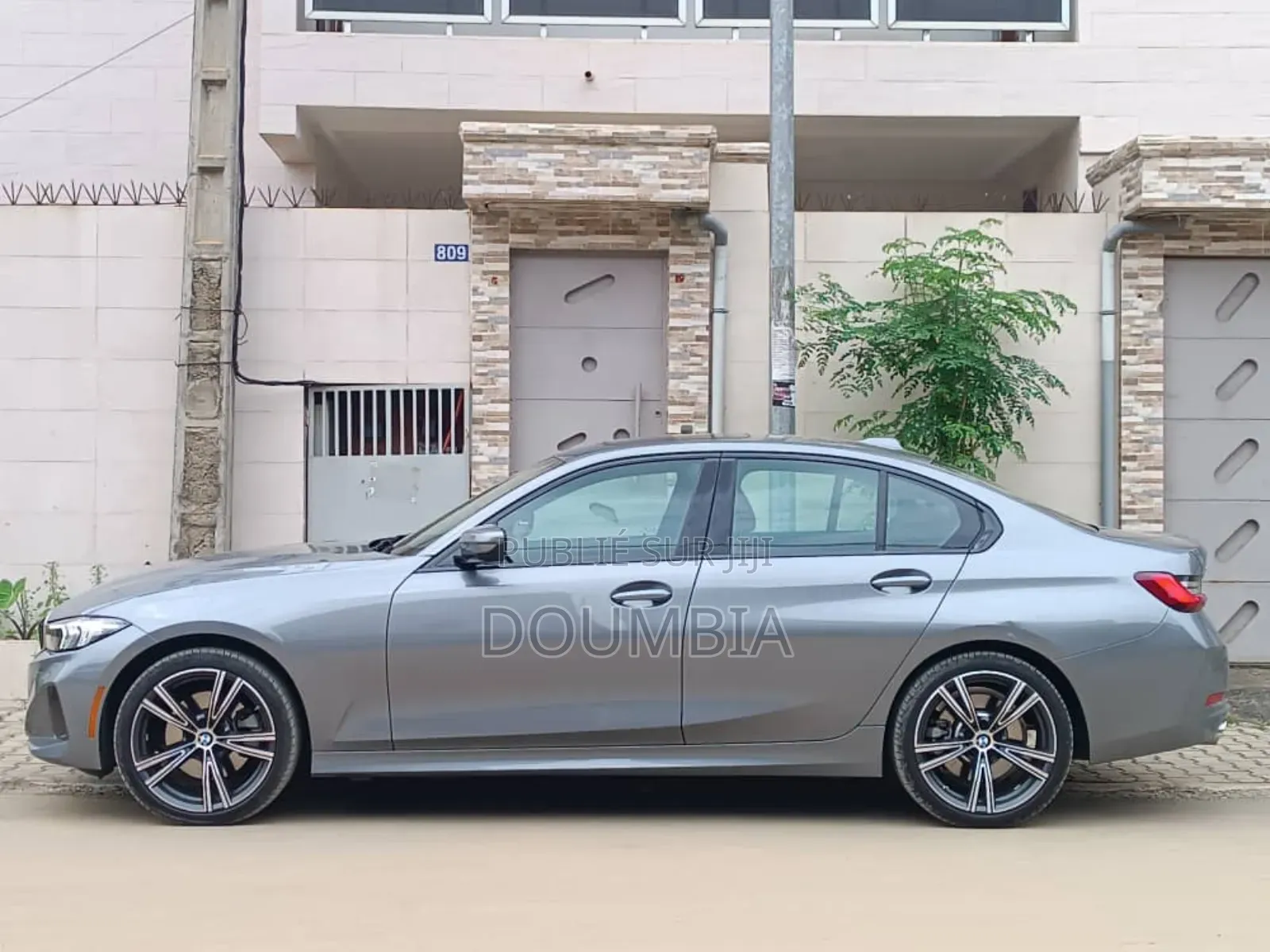 New BMW 330i 2025 Gris
