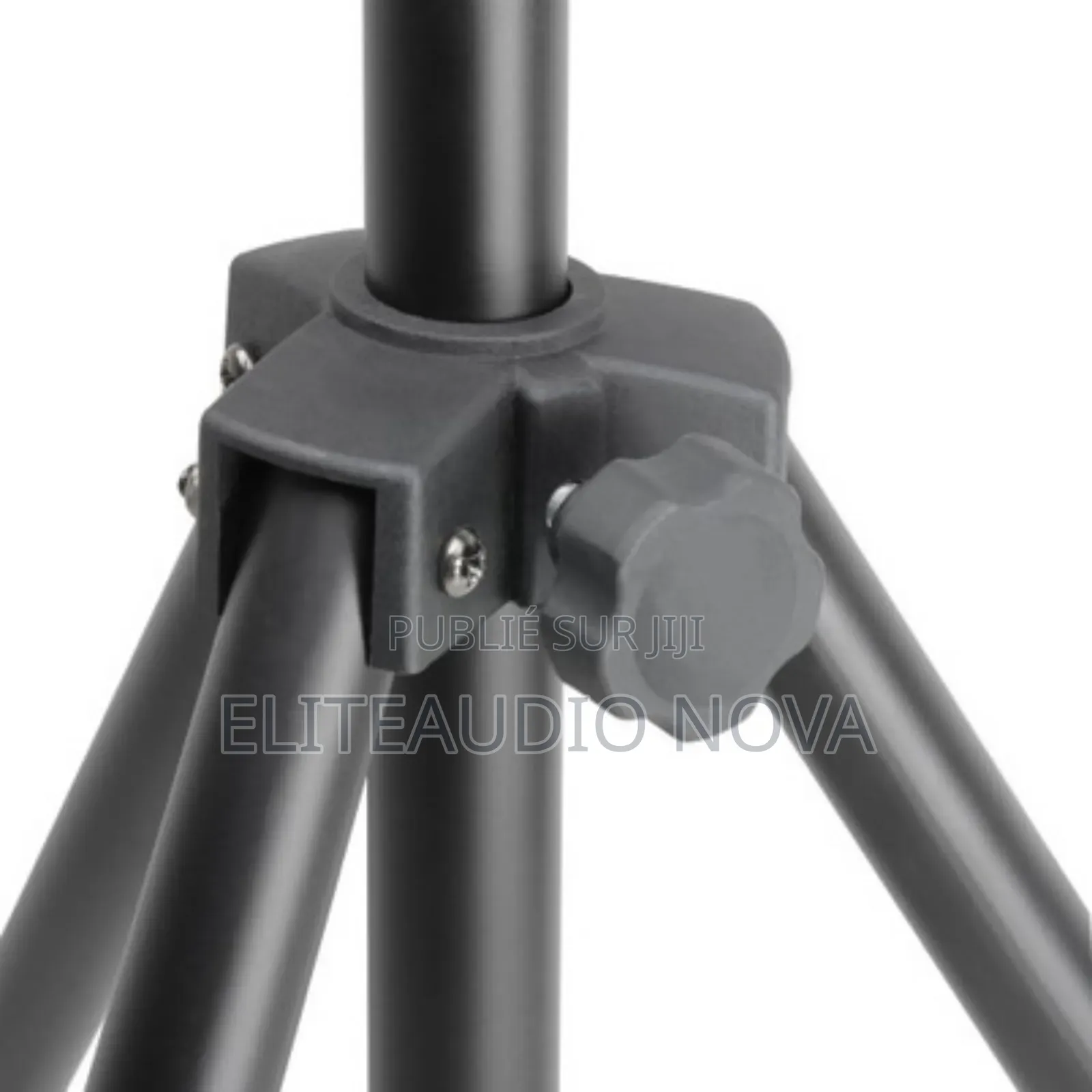 Trepieds Disponible: -- Piano  -- Guitare  -- Micro  -- Baff