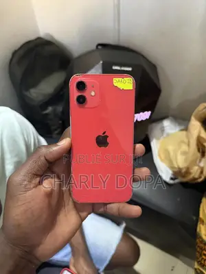 Photo - Apple iPhone 12 64 GB Rouge