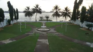 20chbre Duplex dans Zié Multi-Service, Cocody à Vendre