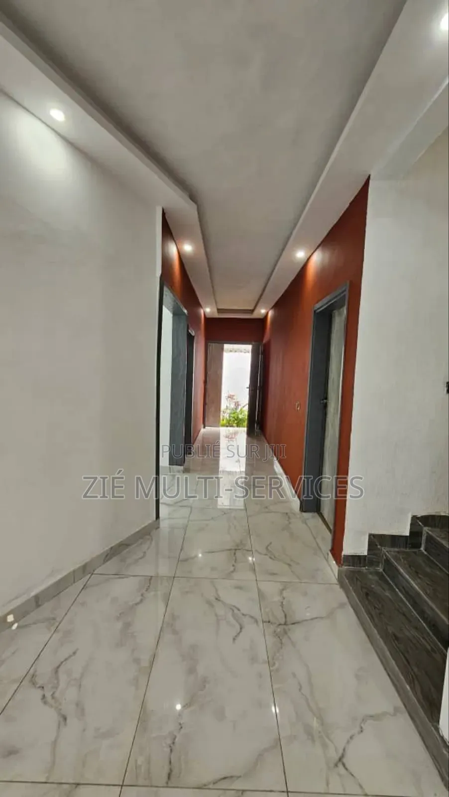 20chbre Duplex dans Zié Multi-Service, Cocody à Vendre