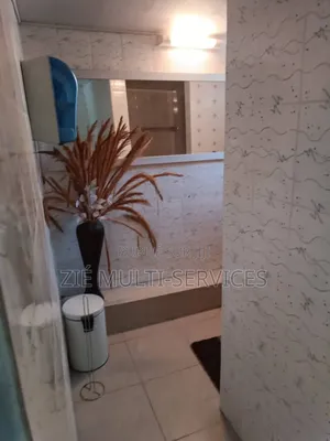 20chbre Duplex dans Zié Multi-Service, Cocody à Vendre
