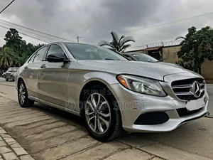 Mercedes-Benz C300 Base 4Matic Sedan AWD (2.0L 4cyl 7A) 2017 Gris
