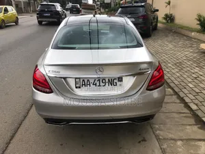 Mercedes-Benz C300 Base 4Matic Sedan AWD (2.0L 4cyl 7A) 2017 Gris