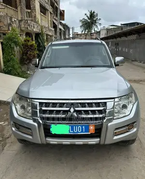 Photo - Mitsubishi Pajero 2023 Gris