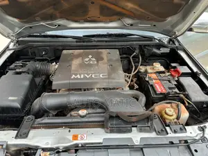 Mitsubishi Pajero 2023 Gris