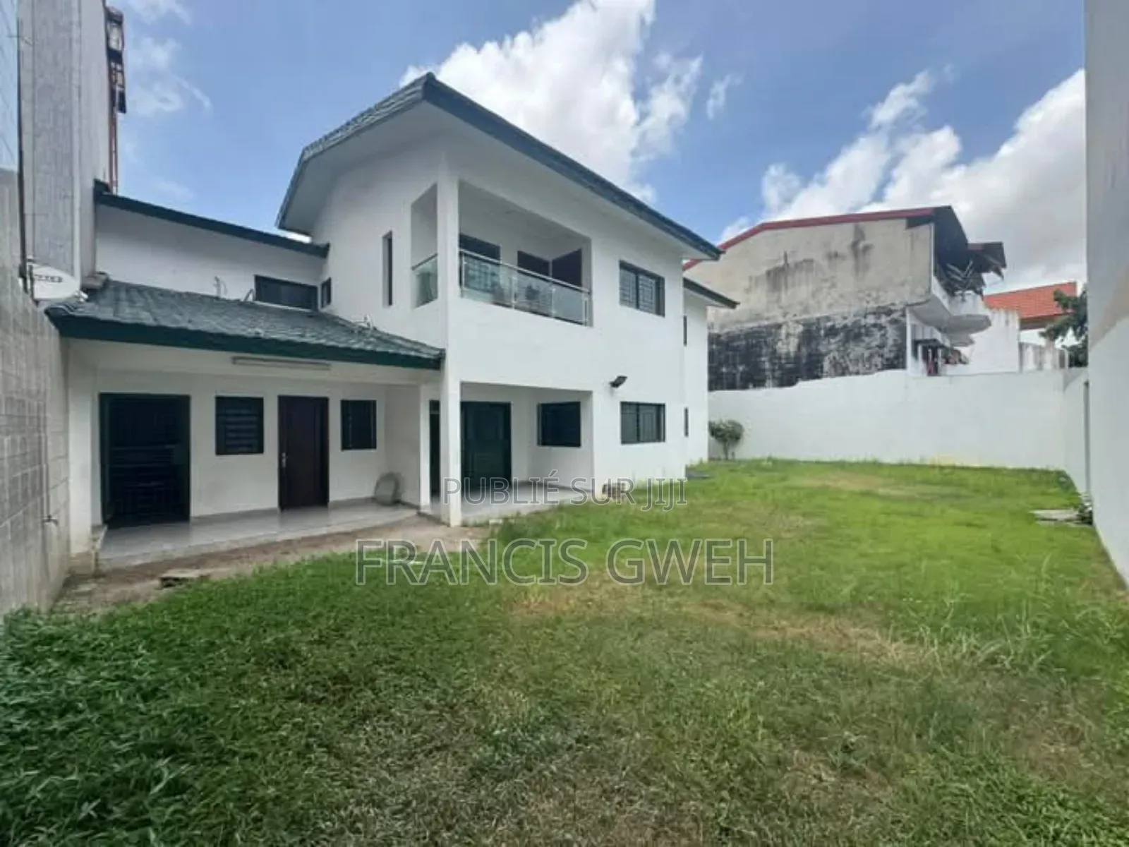 5chbre Duplex dans Francis Gweh, Cocody à Louer