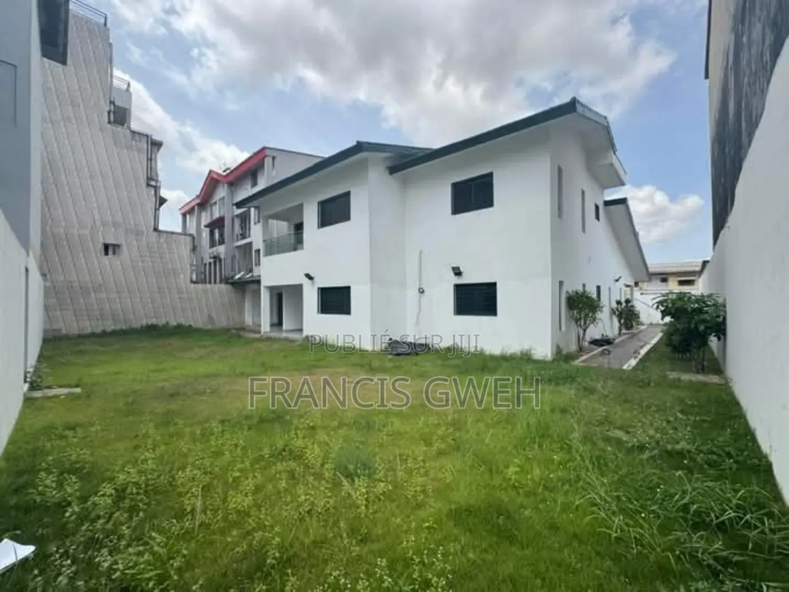 5chbre Duplex dans Francis Gweh, Cocody à Louer