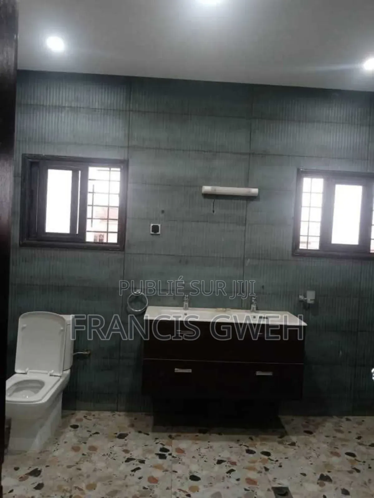 5chbre Duplex dans Francis Gweh, Cocody à Louer