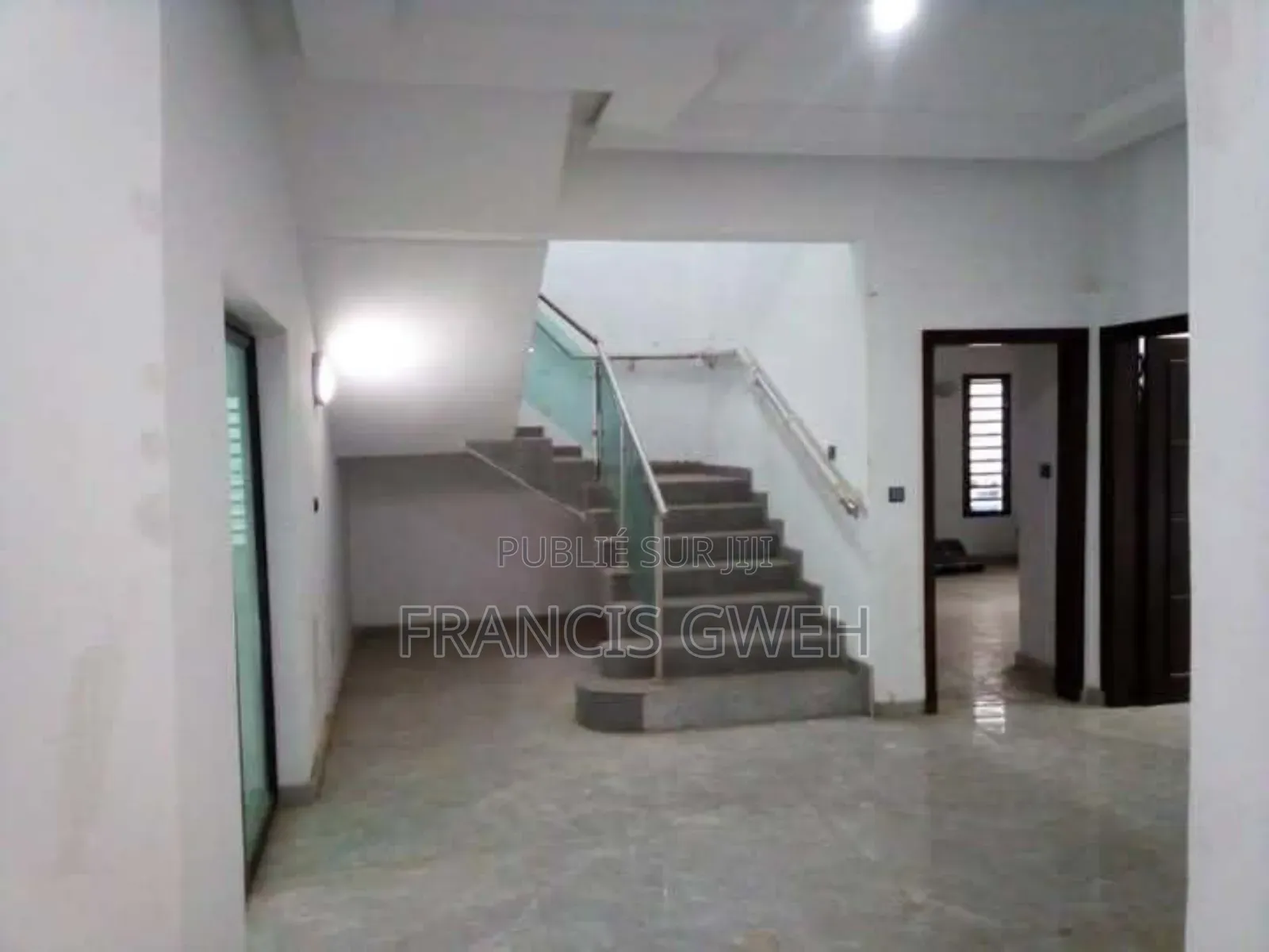 5chbre Duplex dans Francis Gweh, Cocody à Louer