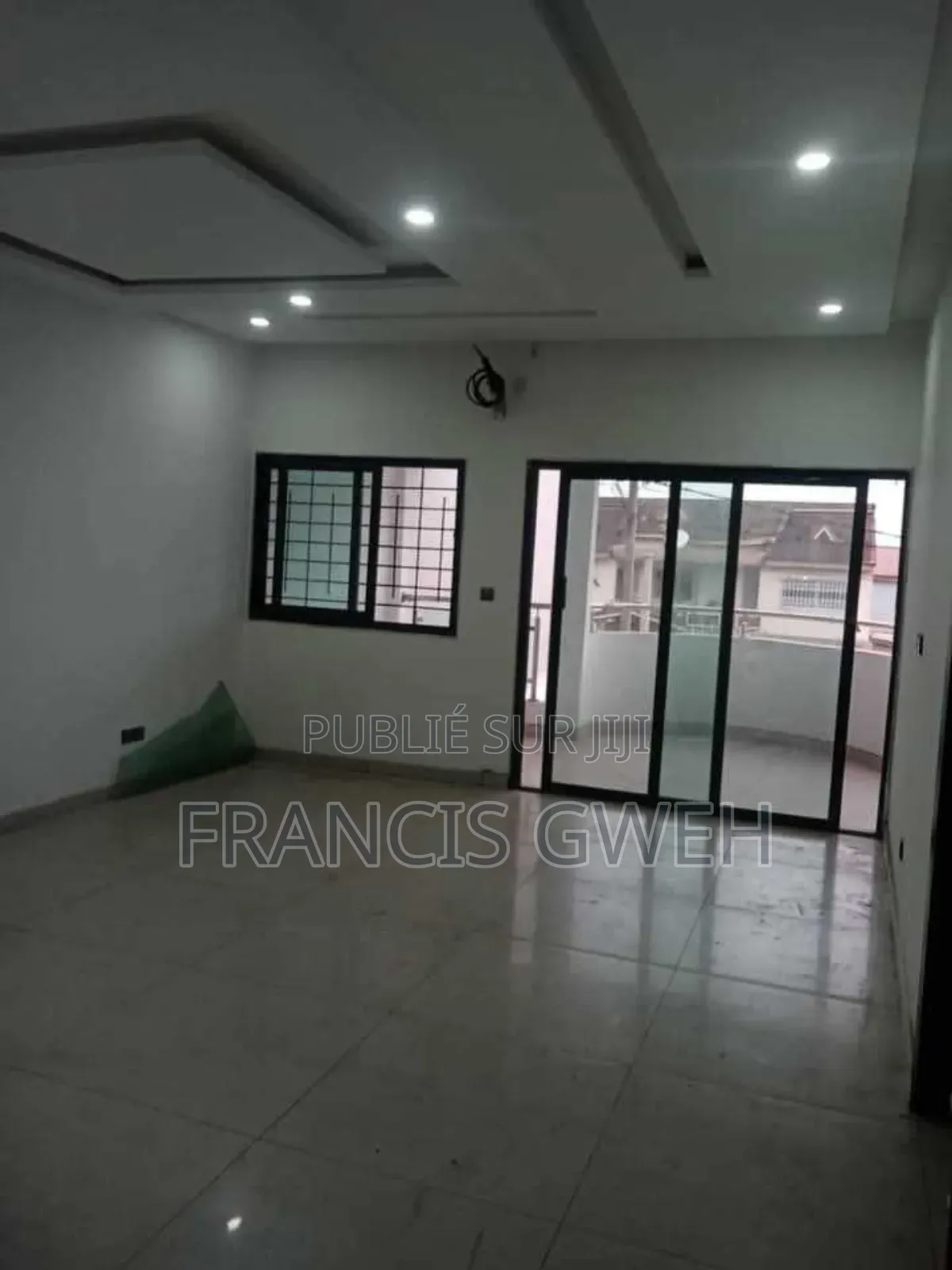 5chbre Duplex dans Francis Gweh, Cocody à Louer