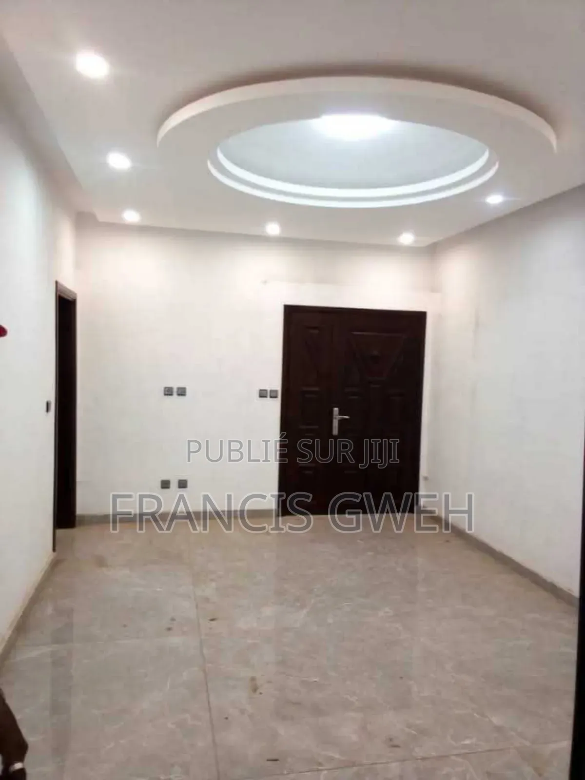 5chbre Duplex dans Francis Gweh, Cocody à Louer