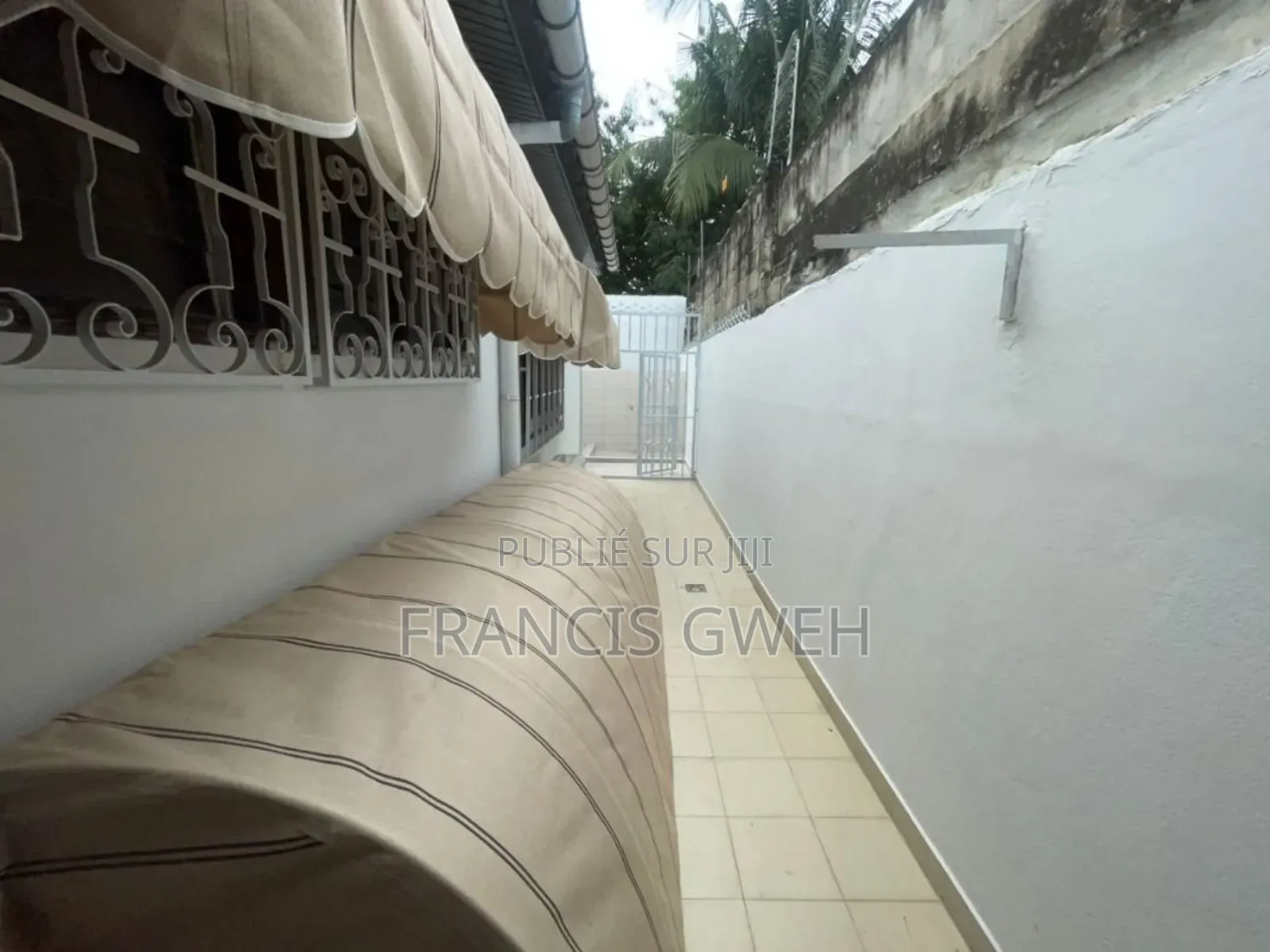 3chbre Villa dans Francis Gweh, Cocody à Louer