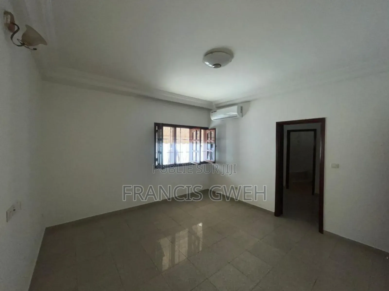 3chbre Villa dans Francis Gweh, Cocody à Louer