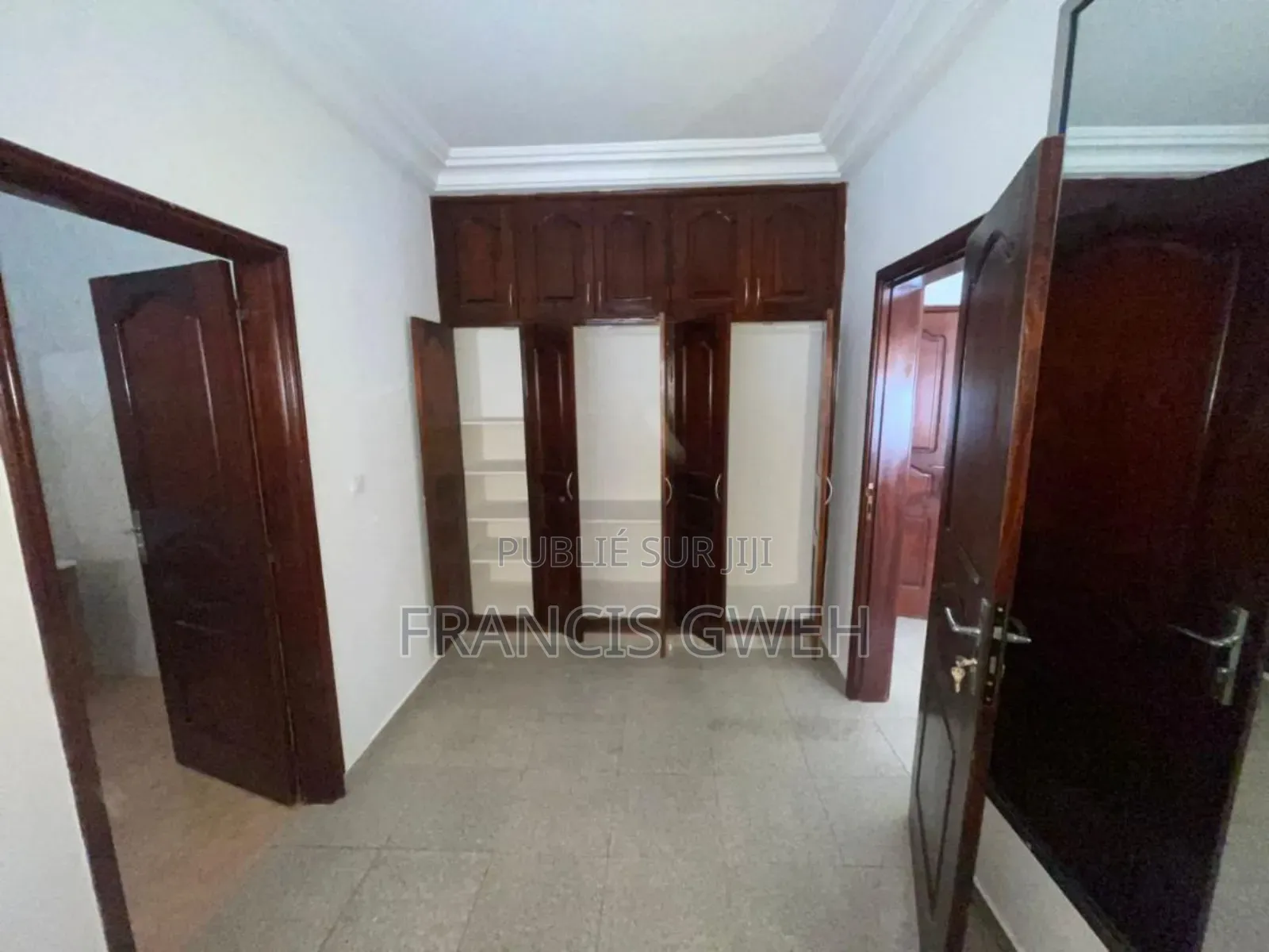 3chbre Villa dans Francis Gweh, Cocody à Louer