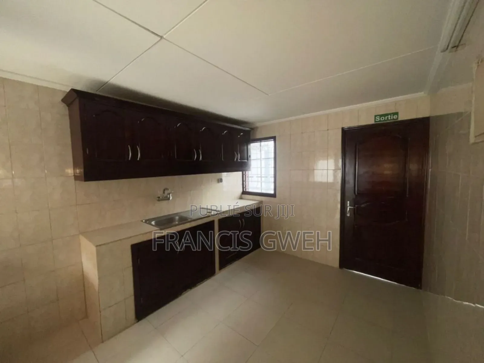 3chbre Villa dans Francis Gweh, Cocody à Louer