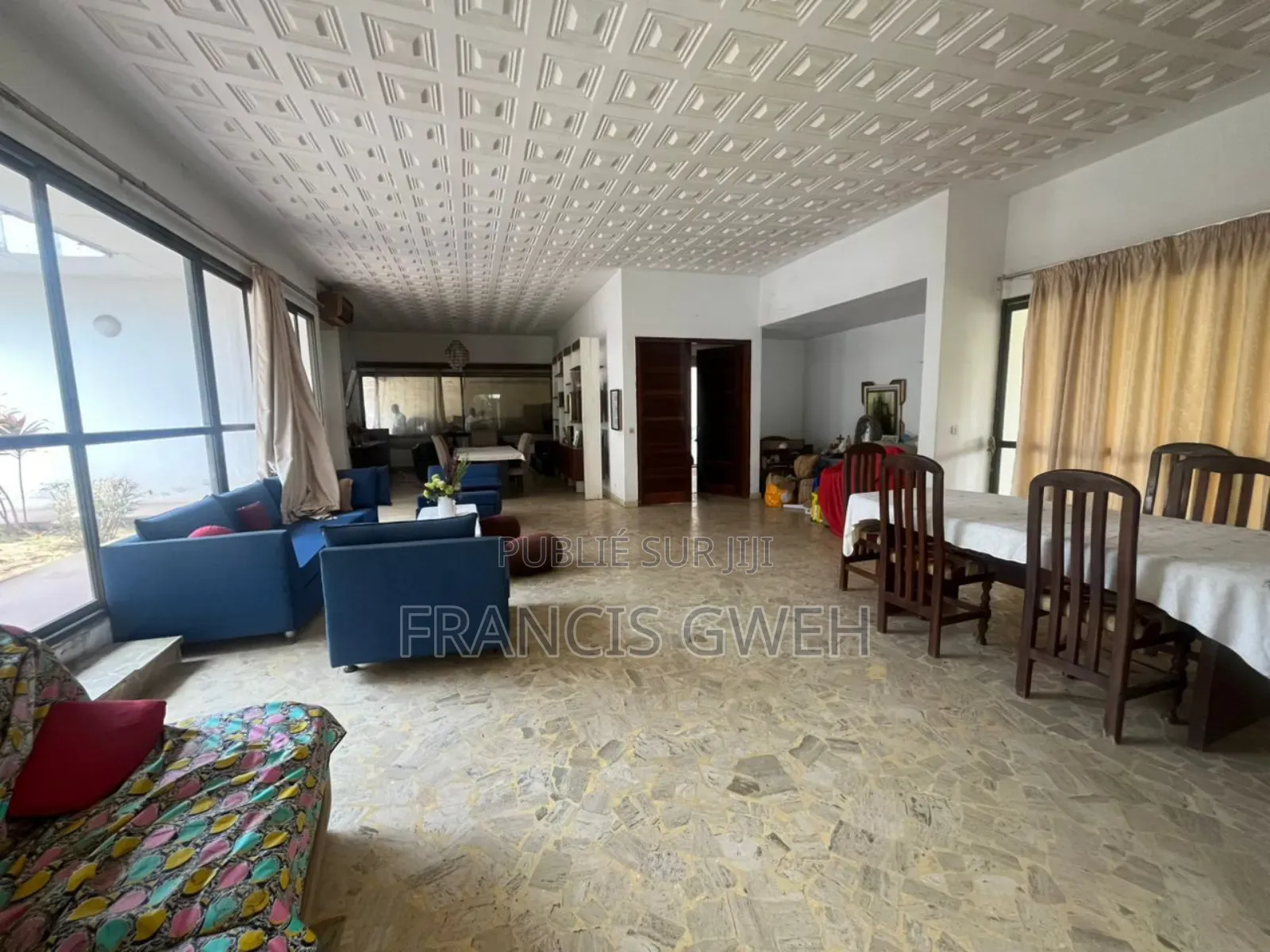 6chbre Villa dans Francis Gweh, Cocody à Vendre