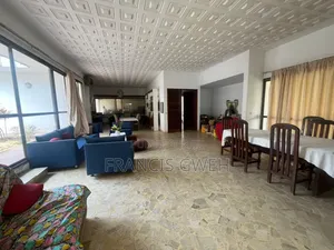 6chbre Villa dans Francis Gweh, Cocody à Vendre