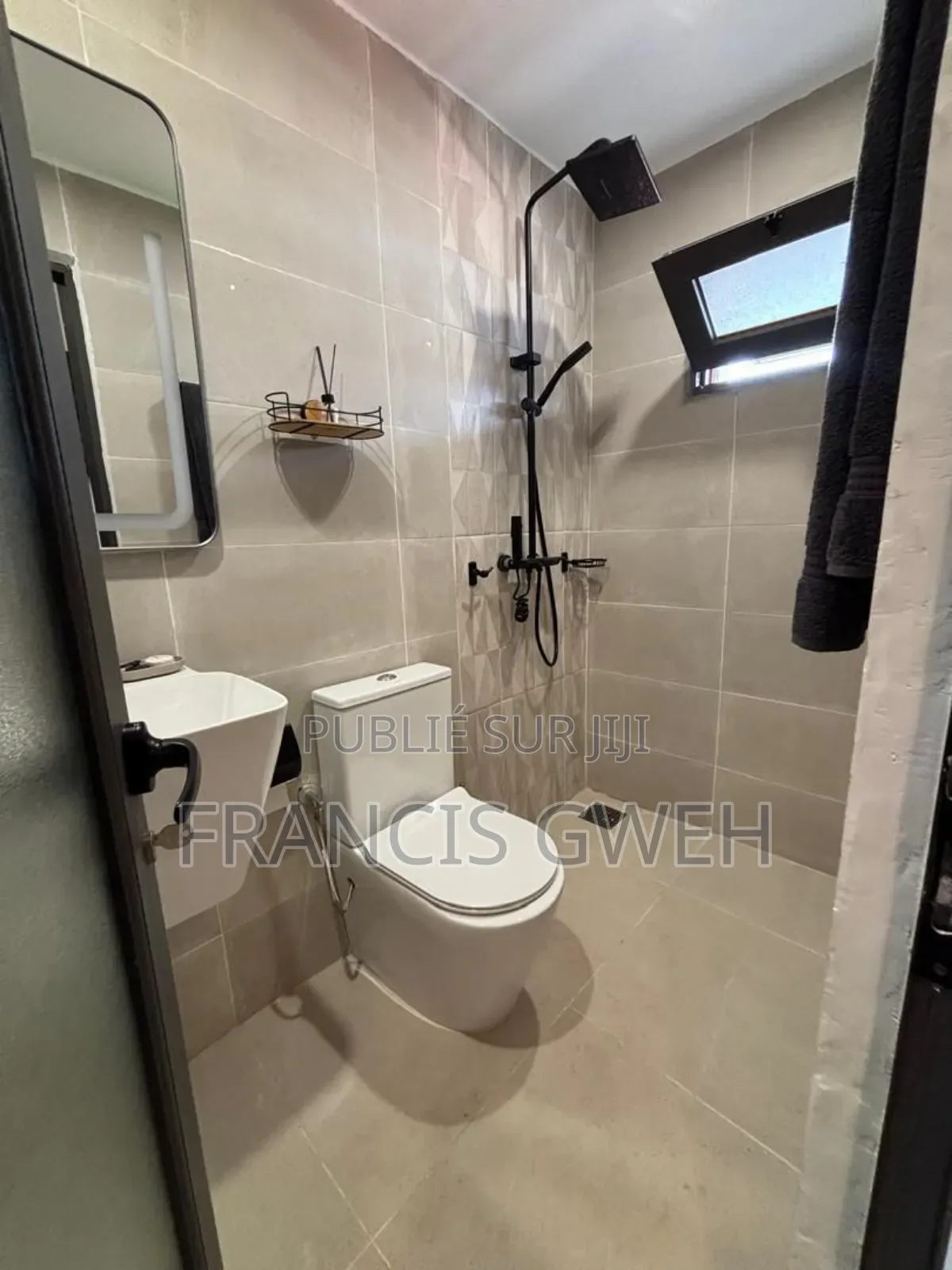 Furnished 1chbre Studio dans Francis Gweh, Cocody à Louer