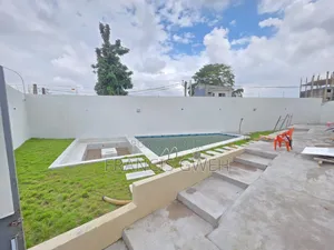 6chbre Duplex dans Francis Gweh, Cocody à Louer