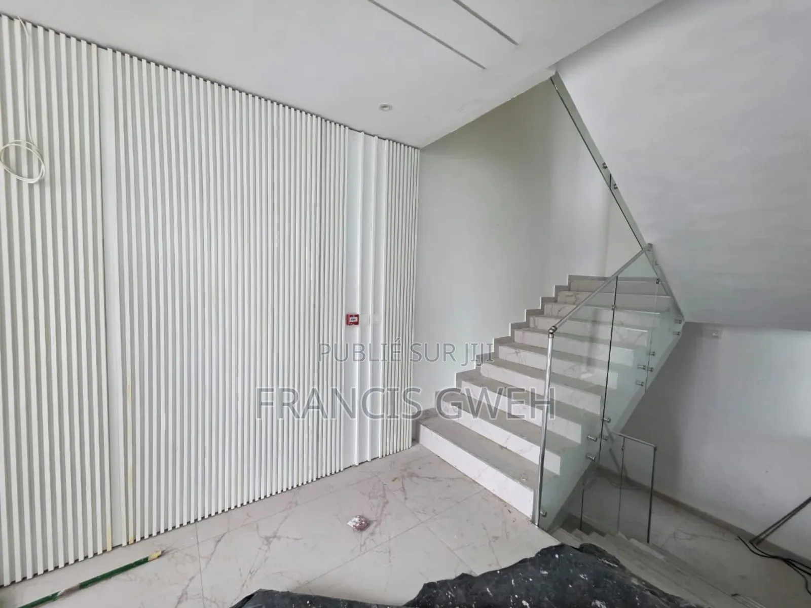 6chbre Duplex dans Francis Gweh, Cocody à Louer