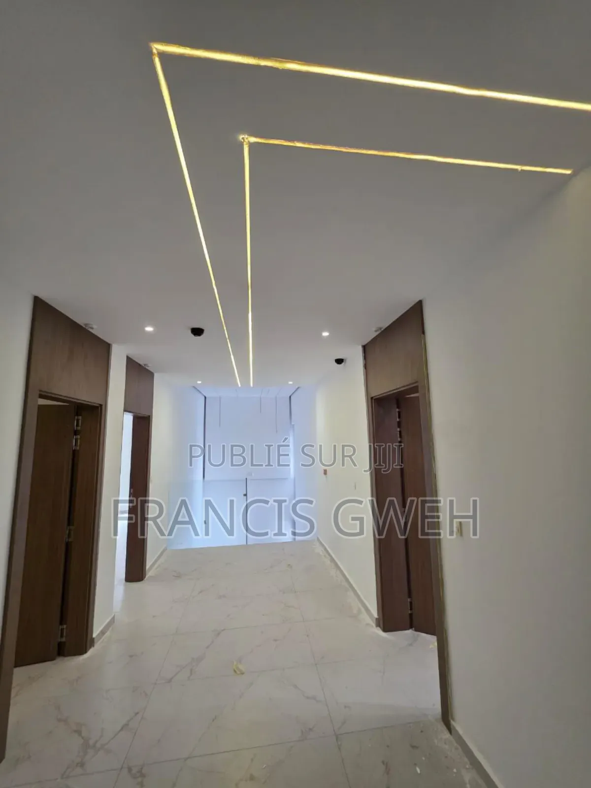 6chbre Duplex dans Francis Gweh, Cocody à Louer