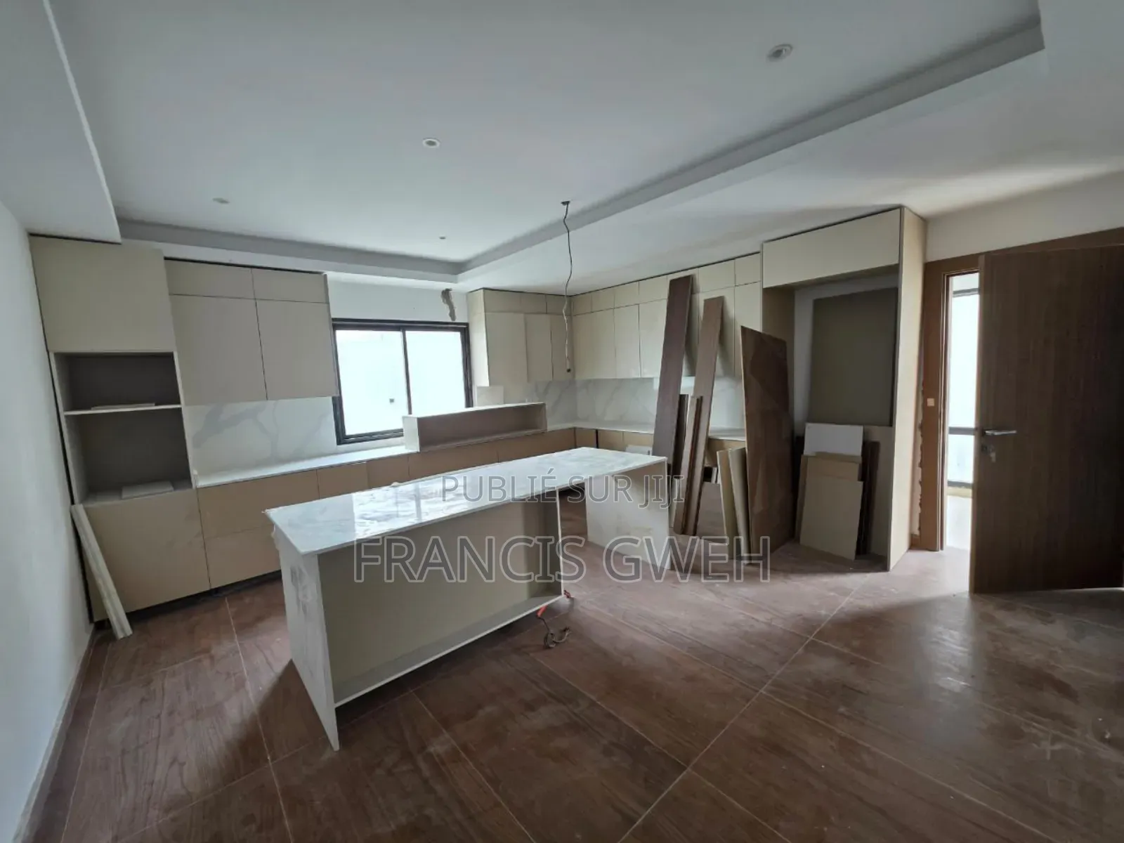 6chbre Duplex dans Francis Gweh, Cocody à Louer