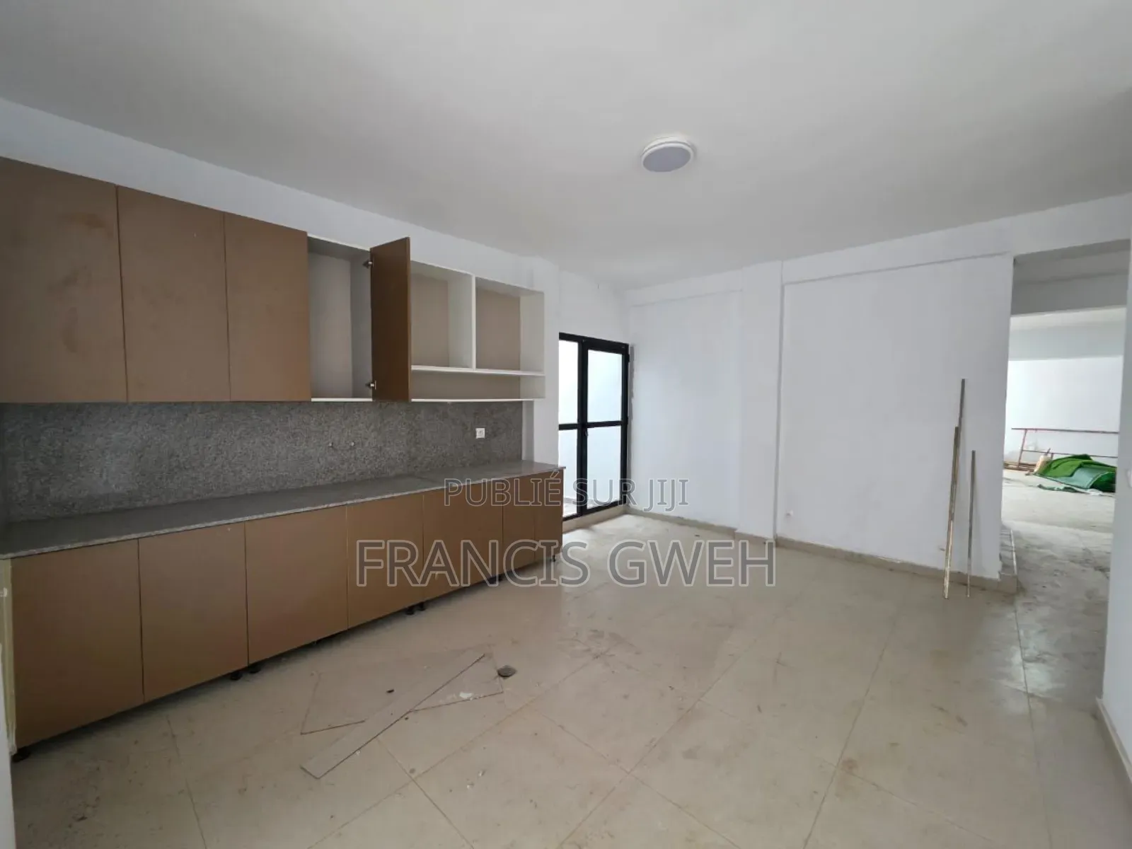 6chbre Duplex dans Francis Gweh, Cocody à Louer