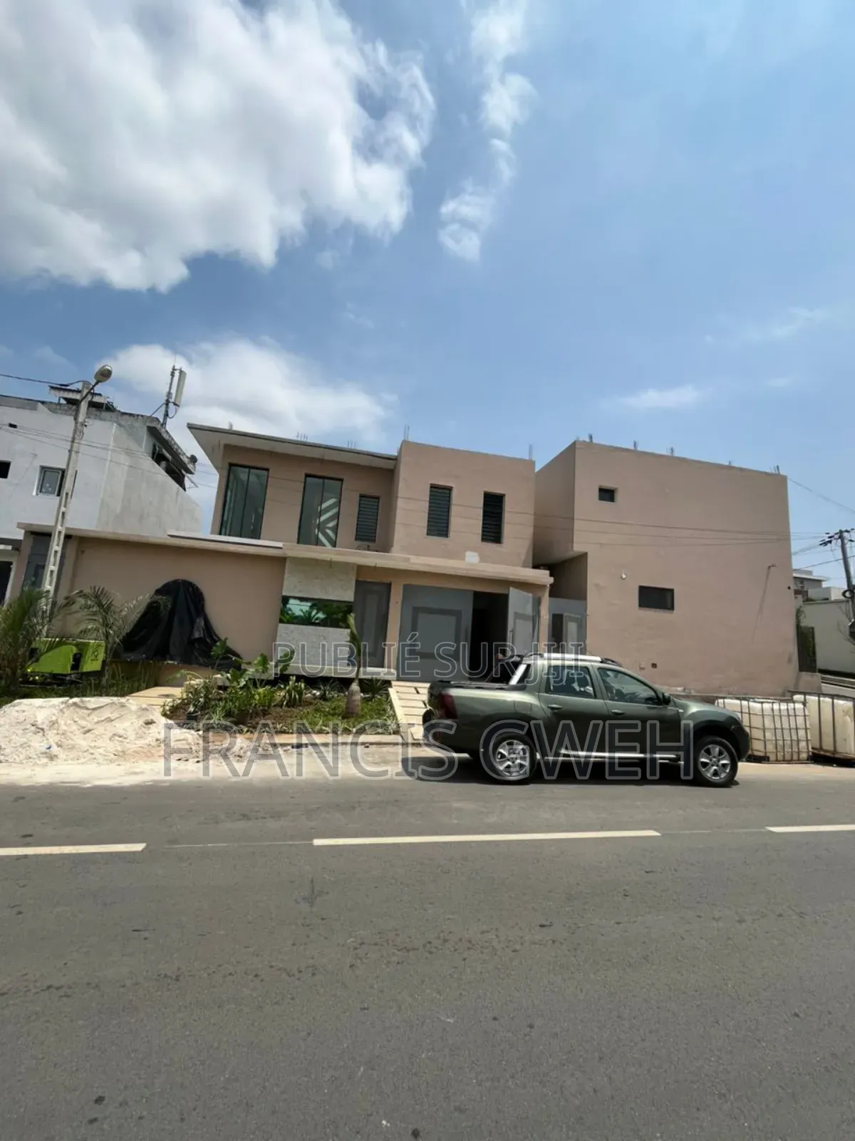 Furnished 4chbre Duplex dans Francis Gweh, Cocody à Vendre