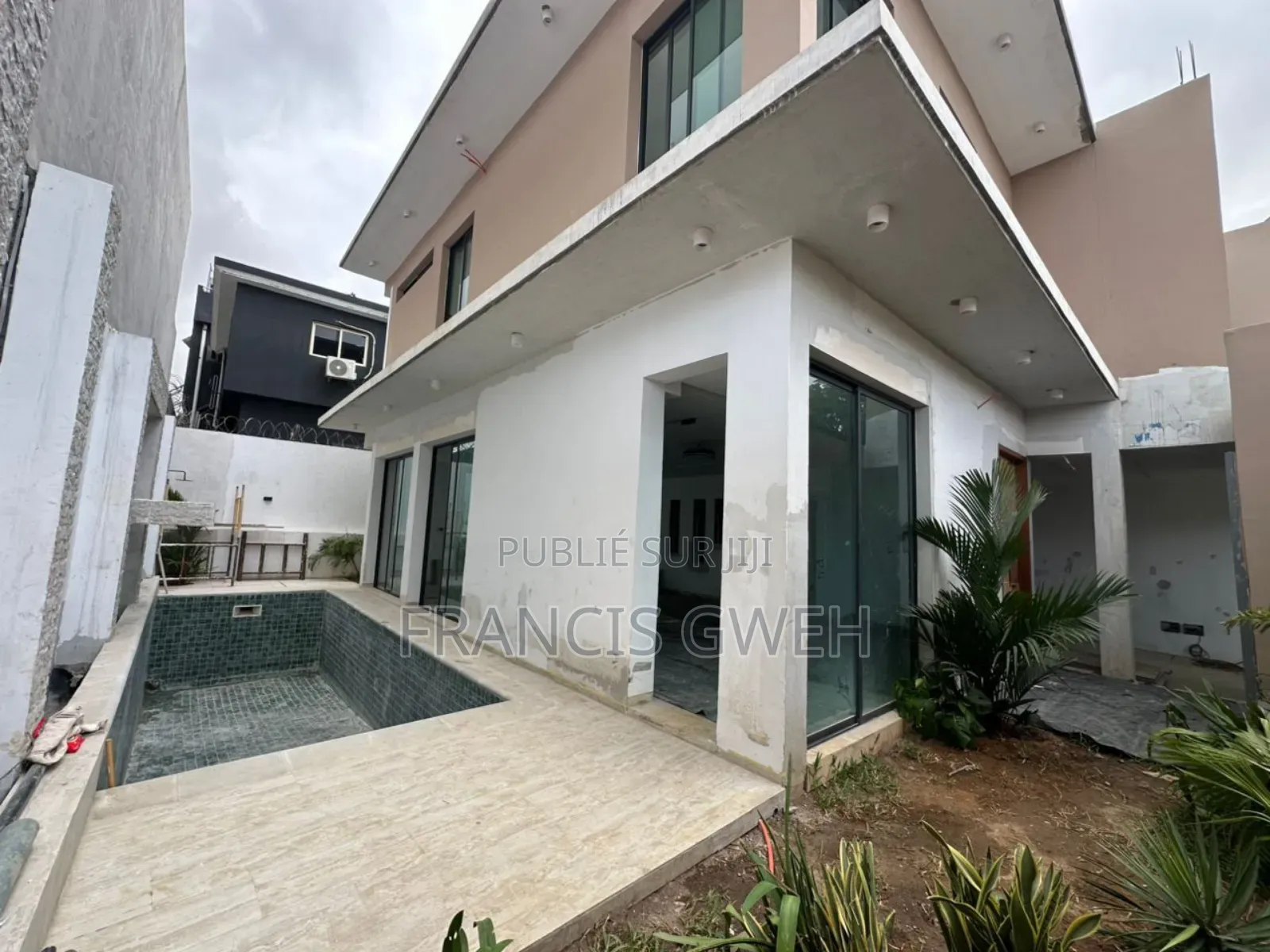 Furnished 4chbre Duplex dans Francis Gweh, Cocody à Vendre