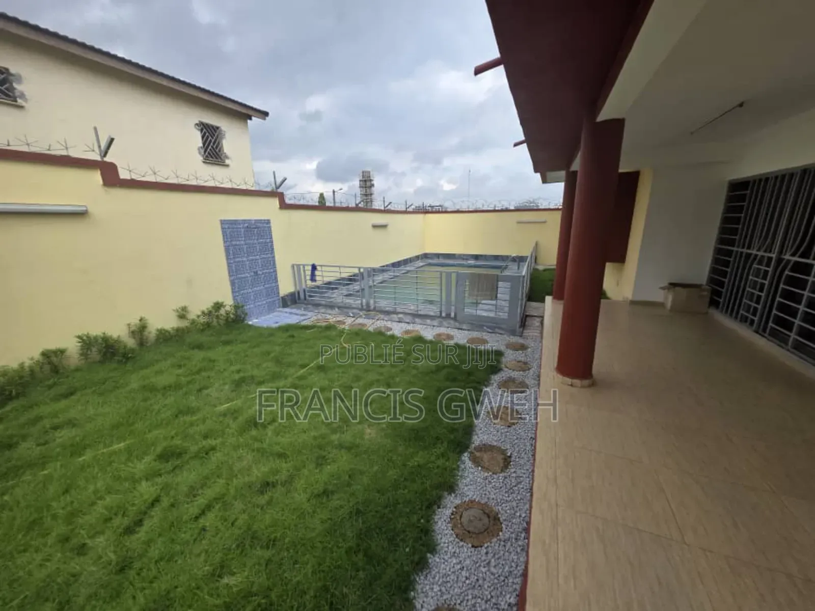 6chbre Duplex dans Francis Gweh, Cocody à Louer