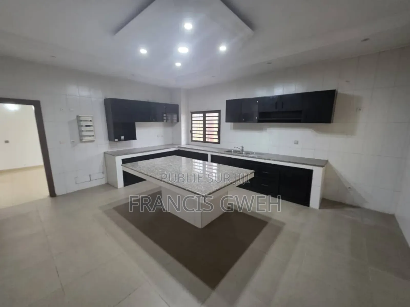 6chbre Duplex dans Francis Gweh, Cocody à Louer